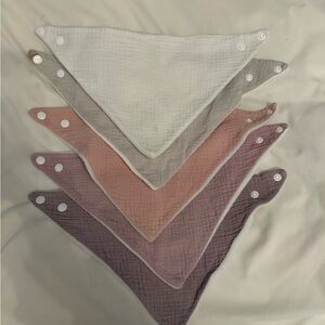 Set of 5 Baby Bandana Bibs in Neutral Tones